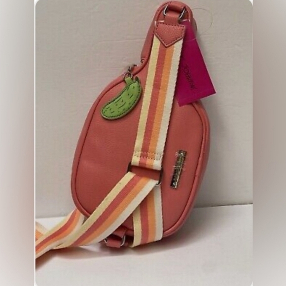 🔹️BETSEY JOHNSON🔹️ XOPICKLE CROSSBODY  SLING BAG PICKLE BALL ✨️🥒 - Picture 3 of 7